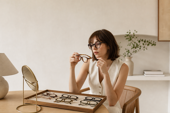 How to Choose Glasses That Suit Your Face and Style (3-Step Guide)